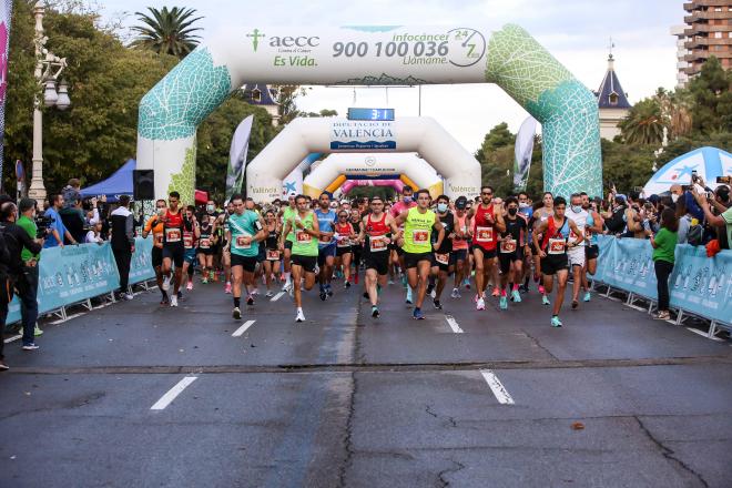 Corredores iniciando la carrera (Foto: Valencia contra el cáncer)