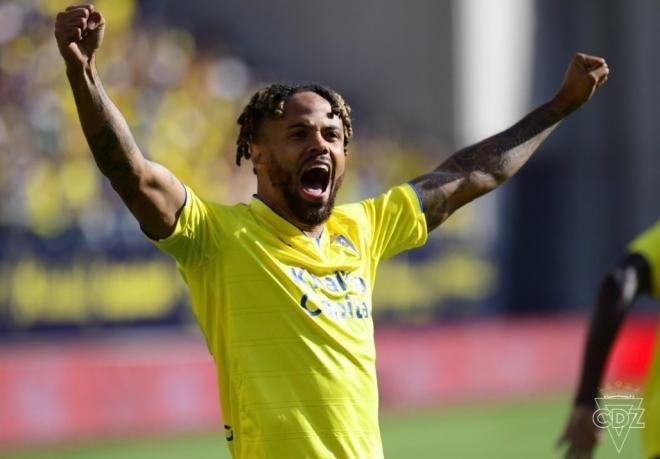 CElebración del gol de Theo Bongonda al Atlético de Madrid (Foto: Cádiz CF).