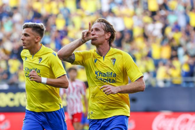 Gol de Álex Fernández durante el Cádiz-Atlético (Foto: Cristo García).