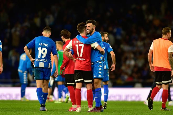 El abrazo entre Quiles y Rafa de Vicente tras el Deportivo - UD Sanse (Foto: RCD)