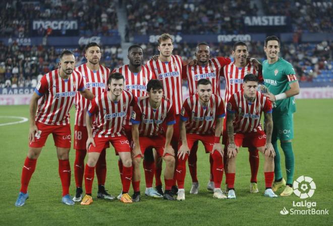 El once titular del Sporting ante el Levante (Foto: LaLiga).