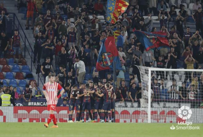 El Levante celebra el gol ante el Sporting. (Foto: LaLiga)