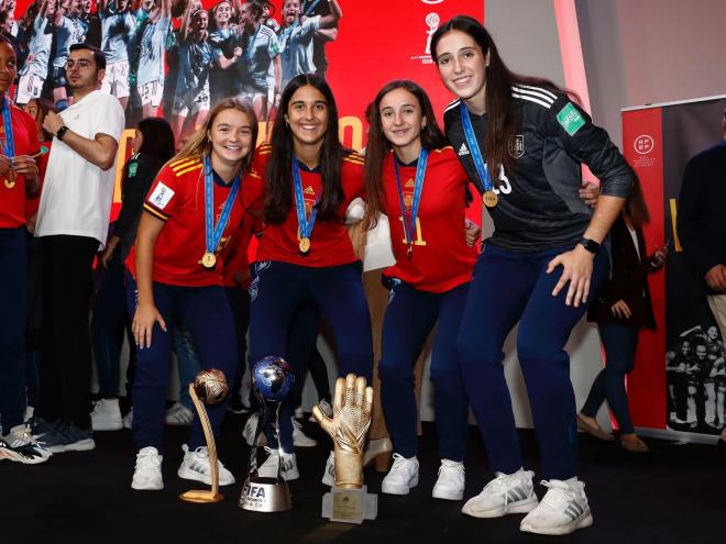 Sara Ortega, Marina Artero, Jone Amezaga y Eunate Astralaga, las campeonas del Mundo sub 17 del Athletic Club.