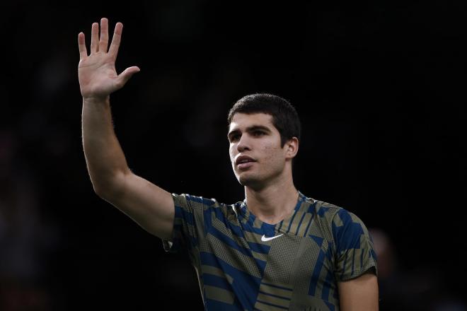 Carlos Alcaraz, en París-Bercy ante Yoshihito Nishioka (FOTO: EFE).