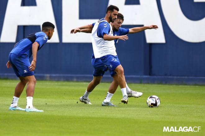 Luis Muñoz, Genaro y Loren, en un entrenamiento del Málaga (Foto: MCF).