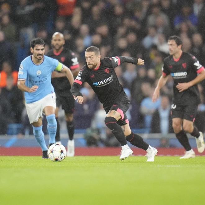 Papu, ante el City (Foto: SFC).