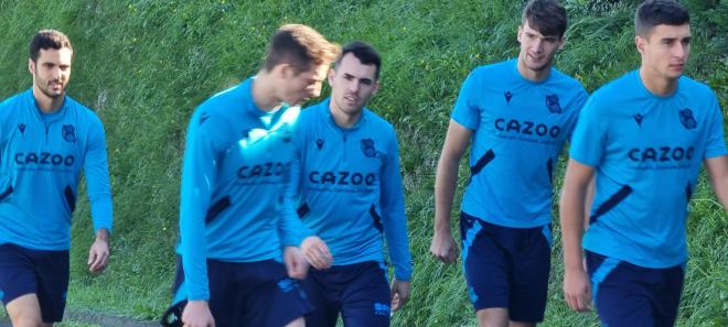 Álex Sola se dirige a un entrenamiento en Zubieta (Foto: DMQ Gipuzkoa).