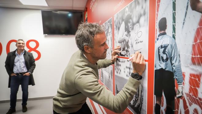 Luis Enrique, en El Molinón (Foto: Real Sporting de Gijón).