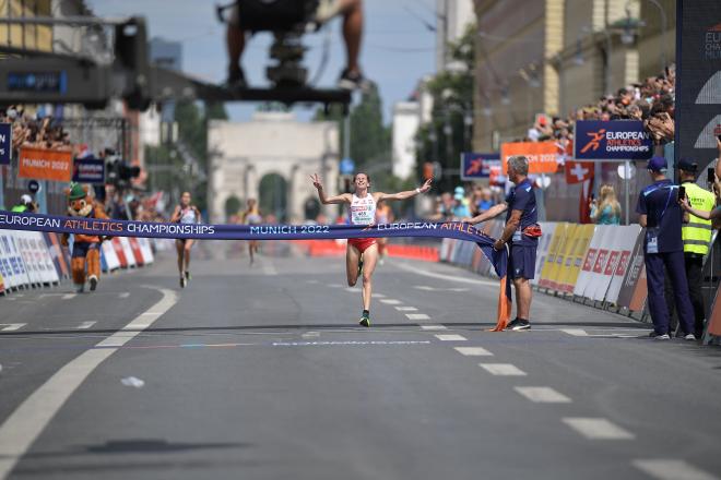 Aleksandra Lisowska cruzando la meta del Europeo de Múnich FOTO FRANCESCA GRANA