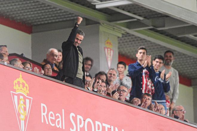 Luis Enrique celebra un gol en El Molinón (Foto: Real Sporting de Gijón).