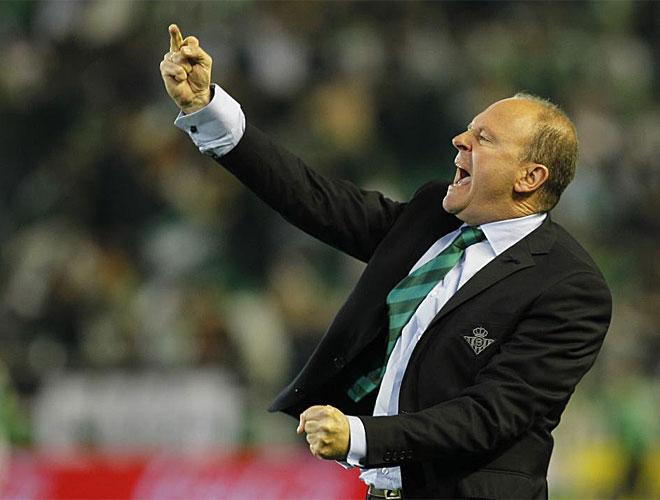 Pepe Mel haciendo una peineta tras marcar uno de los goles de aquel 3-3.