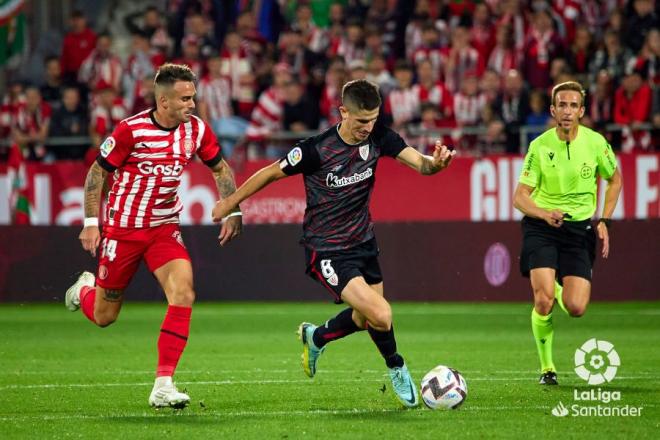 Oihan Sancet, durante el partido del Athletic ante el Girona en Montilivi (Foto: LaLiga).