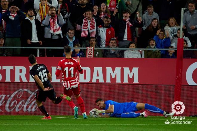 Unai Simón, durante el partido ante el Girona en Montilivi (Foto: LaLiga).