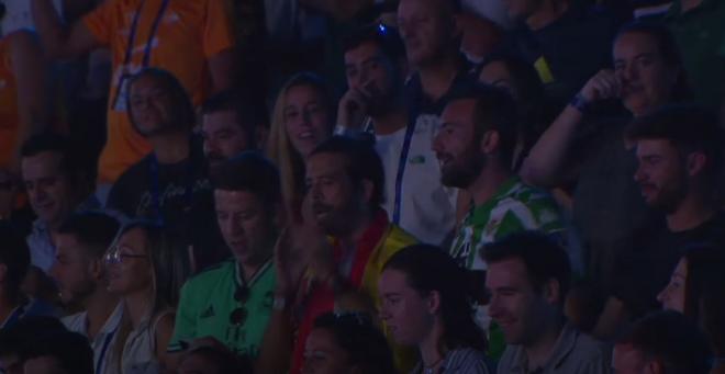 Un aficionado del Betis en la final del Mundial de padel.