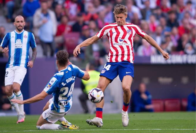 Marcos Llorente salva una entrada en el Atlético de Madrid-Espanyol (Foto: Cordon Press).