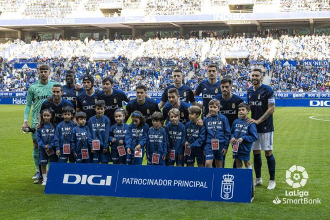 Braat junto a sus compañeros en el once inicial del Real Oviedo ante el Granada (Foto: LaLiga).