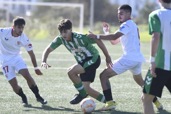 Imagen del derbi de juveniles disputado este domingo (Foto: Kiko Hurtado).