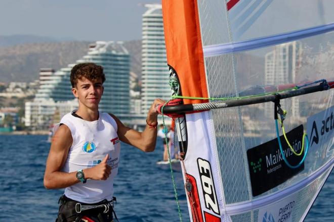 El andaluz Arturo Arauz se cuelga la medalla de plata en Chipre, en un mundial redondo para el equi