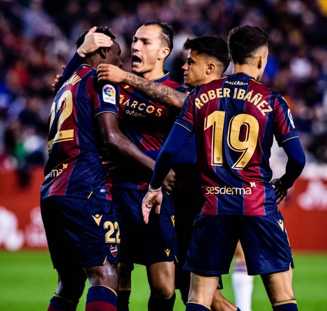 El Levante celebra un gol ante el Albacete. (Foto: LUD)