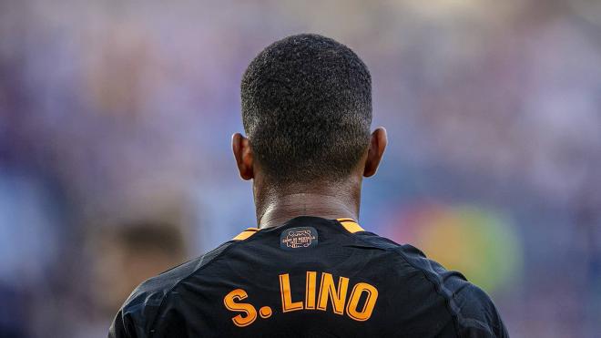 Lino parece ser el único fijo en el once titular.