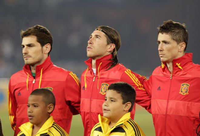 Iker Casillas, Sergio Ramos y Cesc Fábregas en el Mundial de Sudáfrica 2010.  (Foto: Cordon Press)