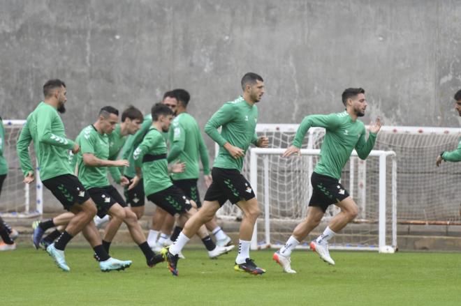 Guido Rodríguez, en el entrenamiento del Betis de este miércoles (Foto: Kiko Hurtado)