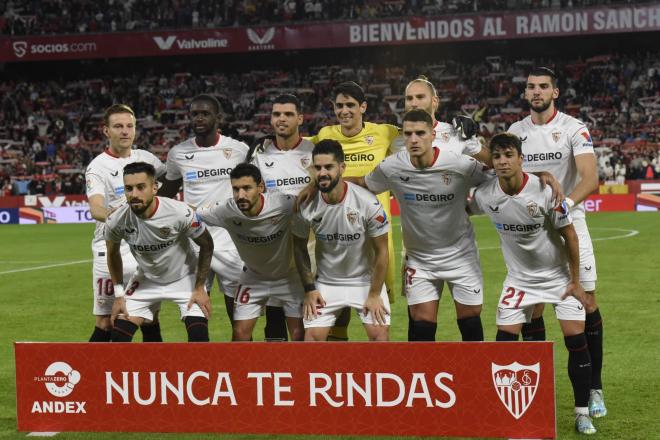 El XI del Sevilla ante la Real Sociedad (Foto: Kiko Hurtado).