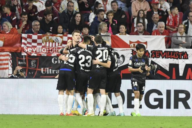 Celebración del gol de Sorloth en el Sevilla-Real Sociedad (Foto: Kiko Hurtado).