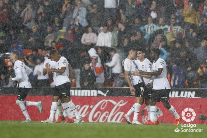 Almeida celebra su gol ante el Betis. (Foto: LaLiga)