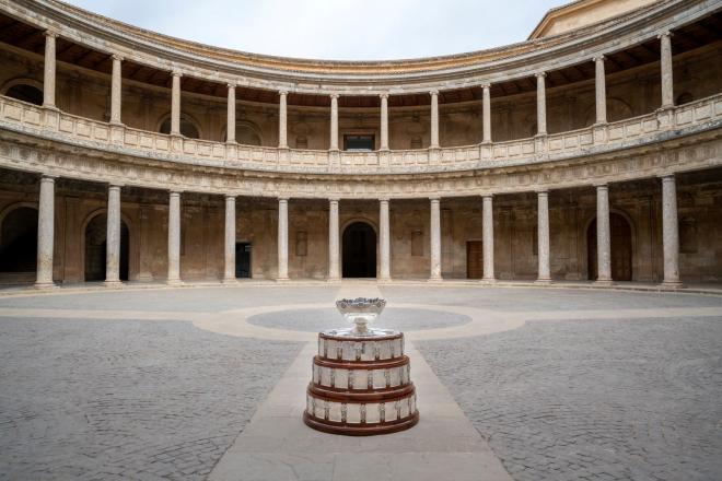 La Ensaladera, trofeo de la Copa Davis, en el Palacio de Carlos V de la Alhambra.