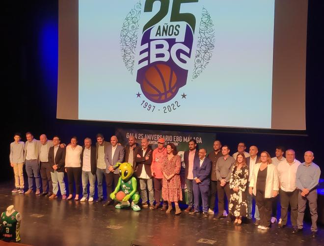 Foto de familia de la gala por los 25 años de EBG Málaga.