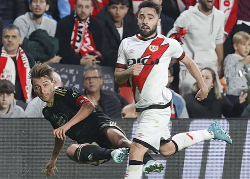 Kevin Vázquez ante Unai López (Foto: EFE).