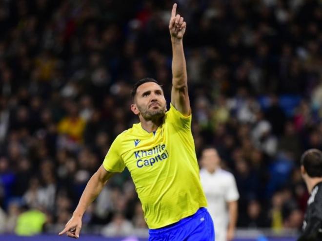 Lucas Pérez celebra su gol ante el Madrid. (Foto: LaLiga)