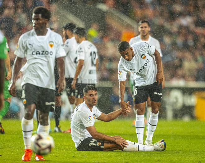 Hugo Duro, objeto de falta en el último partido antes del parón (Foto: Valencia CF).