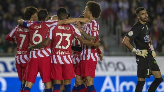 Los jugadores del Atlético de Madrid celebran un gol al Almazán (Foto: EFE).