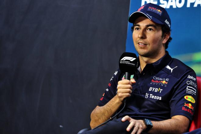 Checo Pérez, en la conferencia de prensa de la FIA (Foto: Cordon Press).