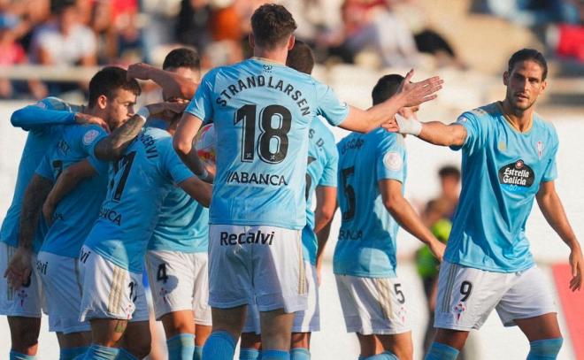 Los jugadores del Celta celebran el gol de Cervi al Algar (Foto: RC Celta).