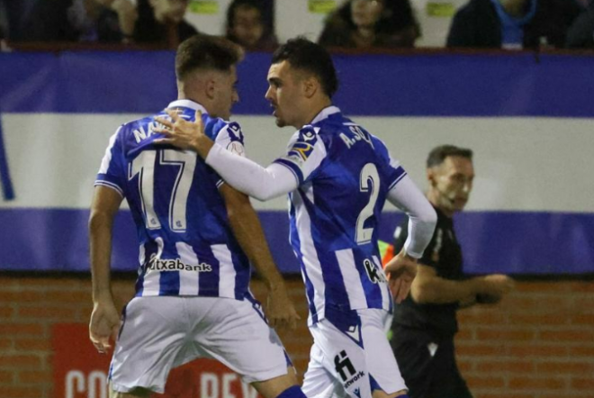 Robert Navarro celebra su gol al Cazalegas (Foto: Real Sociedad).