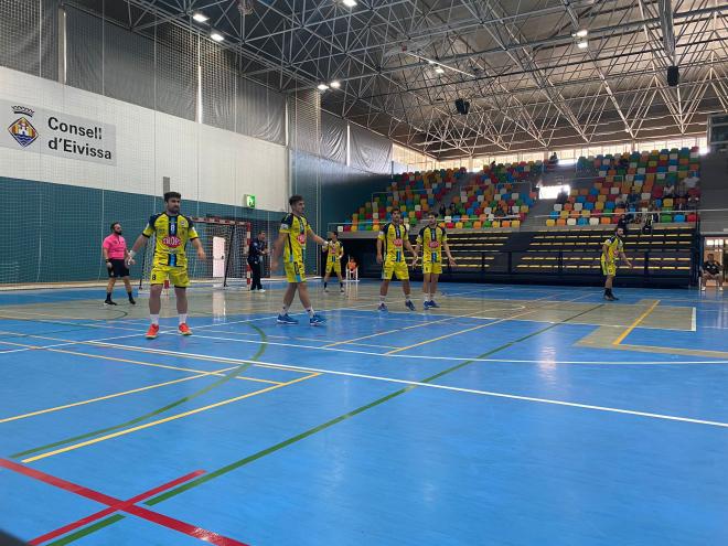 Jugadores del Trops Málaga, en Ibiza.