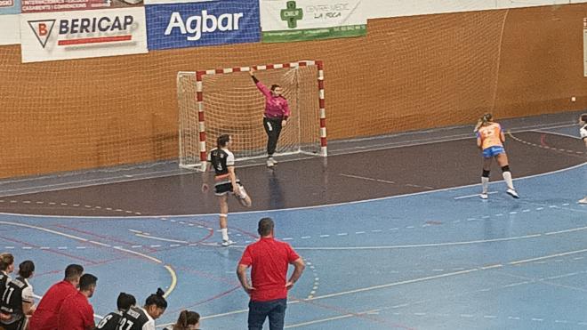 Victoria del Mislata a domicilio con el liderato en juego (26-30)