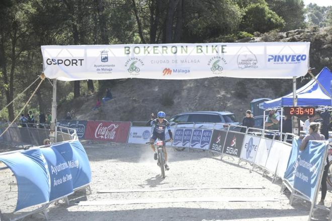 Llegada a la meta de la Bokeron Bike de José Márquez.