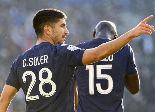 Carlos Soler marca y asiste ante al Auxerre (Foto: Instagram @carlossoler10).