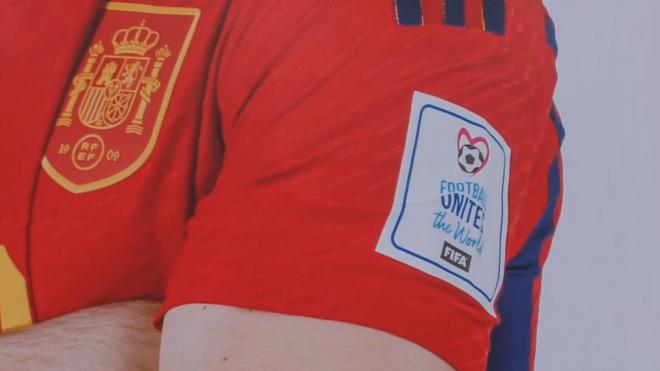 El parche 'Footbaill Unites the World' que va a llevar España durante el Mundial de Qatar