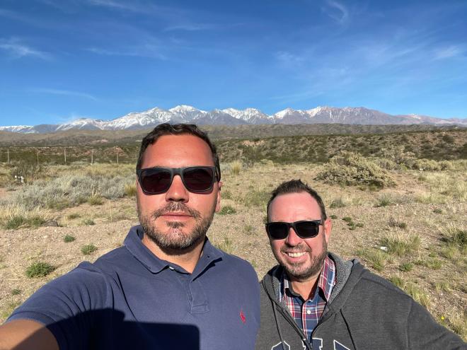 Mauro y Christian en la frontera de Los Andes.