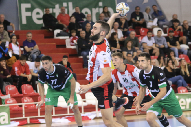El derbi por el liderato se jugará el sábado en el Ovni
