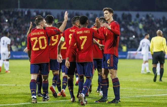 Los jugadores de España celebran el gol de Ansu FatI (Foto: RFEF).