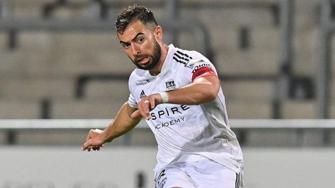 Jordi Amat vistiendo la camiseta del Johor Darul Takzim F. C. de Malasia