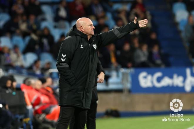 Pepe Mel da instrucciones en el Zaragoza-Málaga (Foto: LaLiga).