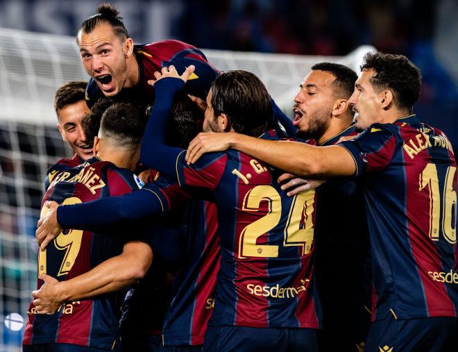 El Levante celebra un gol ante el Albacete. (Foto: LUD)