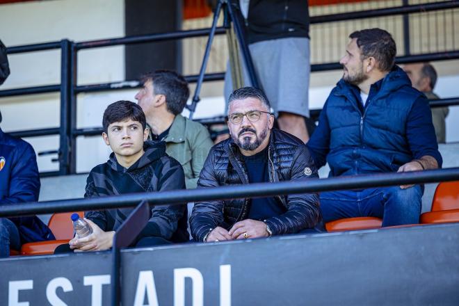 Gattuso con su hijo Francesco en el Puchades (Foto: Valencia CF)